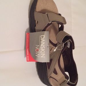 Performance toning shoe.